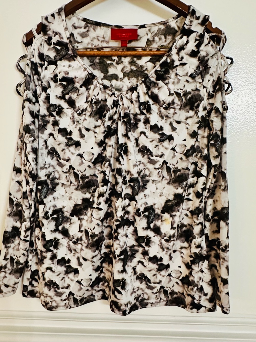Jenifer Lopez cold shoulder light sparkle black and white size large - Picture 2 of 9